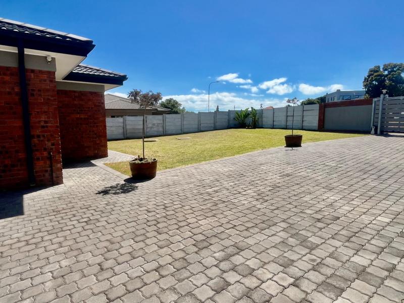 3 Bedroom Property for Sale in Fraaiuitsig Western Cape